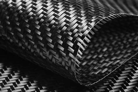  Carbon Fiber - Wundermaterial für High-Performance Anwendungen?